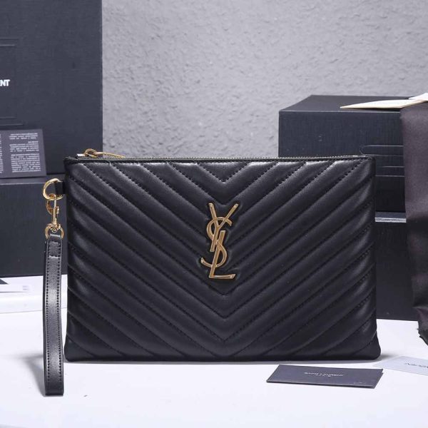 Cassandre MatelassÉ Tablet Pouch In Quilted Leather