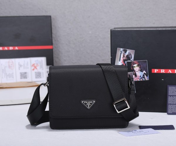 Vintage P Shoulder Bag