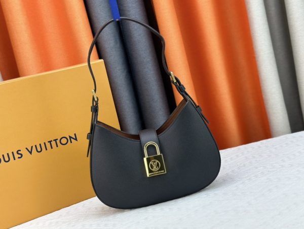 Low Key Shoulder Bag black
