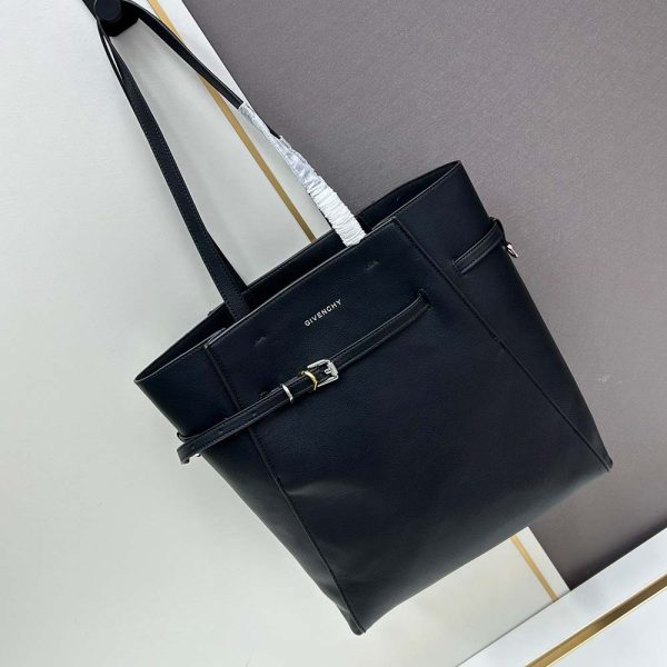 Medium Voyou tote bag in leather