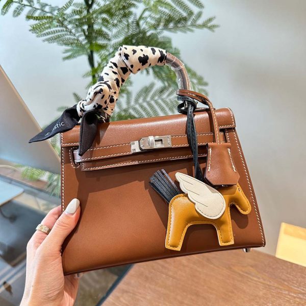 Kelly 22cm with Horse Charm