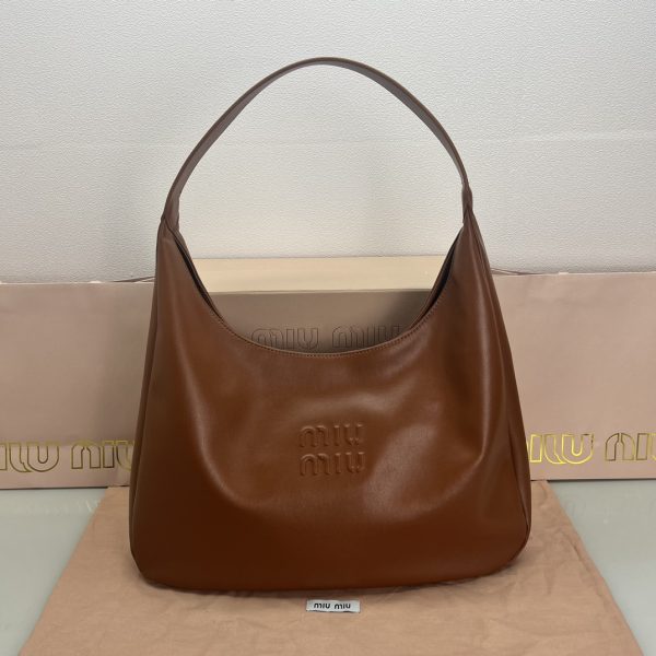 Leather hobo bag brown