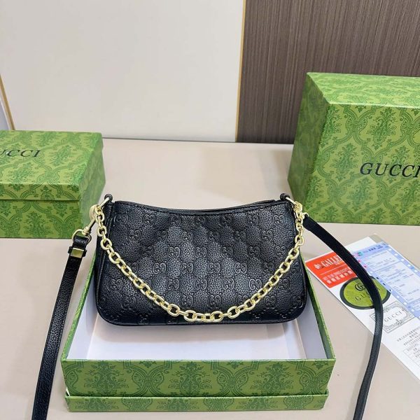 GG Emblem small shoulder bag
