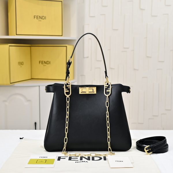 Peekaboo Soft Medium with Chain black