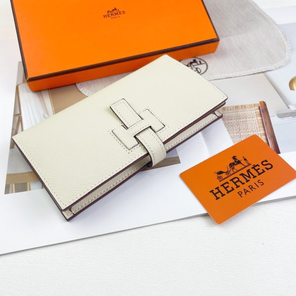 New H Passant Toutenmainte Wallet white
