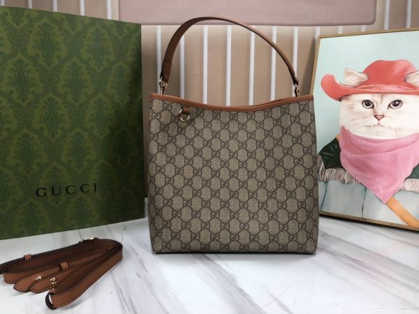 GG Emblem medium bucket bag (1)
