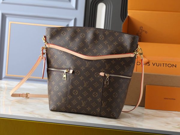Monogram Melie (19)