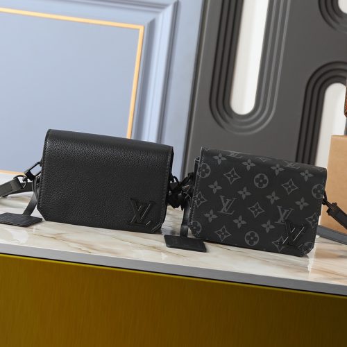 District Mini Messenger Bag (1)