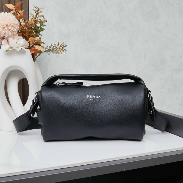 Antiqued leather shoulder bag versatile bag