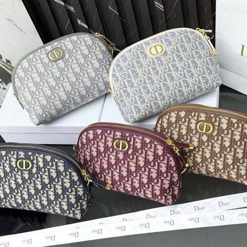30 Montaigne Aphrodite Pouch (1)
