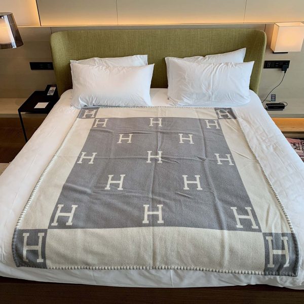 Avalon Light Throw Blanket Gray