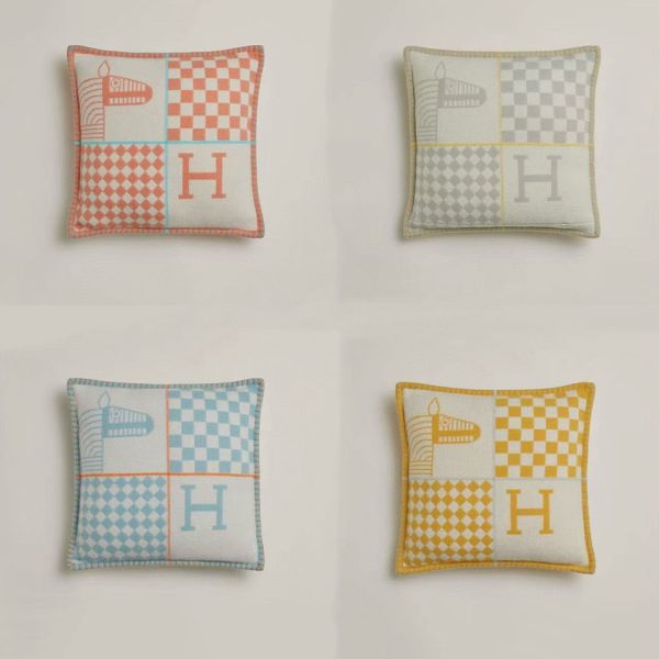 Avalon Animaux Nattes Pillow Cushion