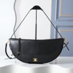 Halfmoon Soft Triomphe Bag (1)