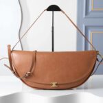 Halfmoon Soft Triomphe Bag (10)
