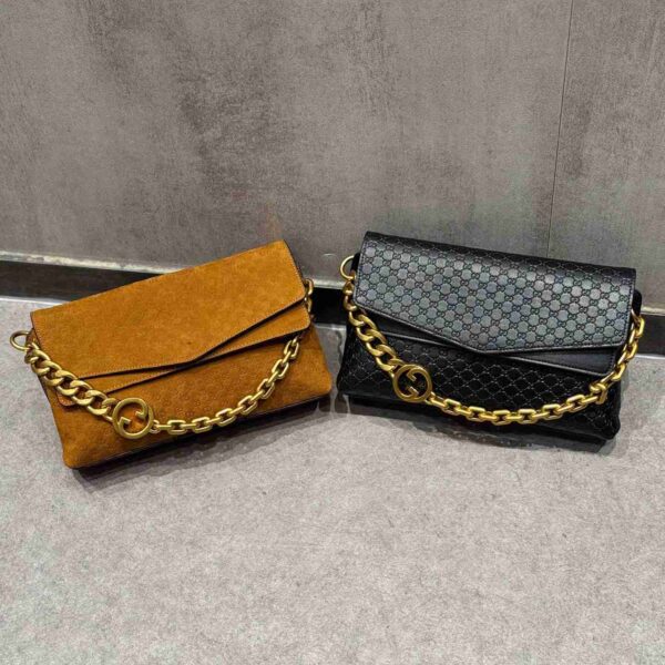 Medium shoulder bag with GG chain (1)