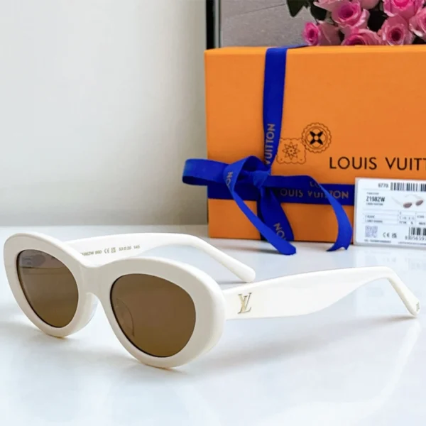 Fame Oval Sunglasses (1)