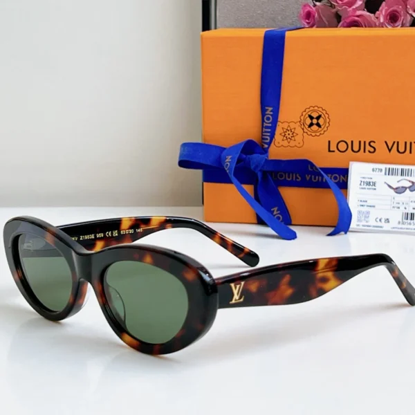 Fame Oval Sunglasses (3)