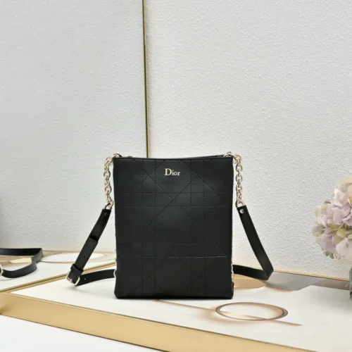Small Vertical Trianon Bag with Chain (1)