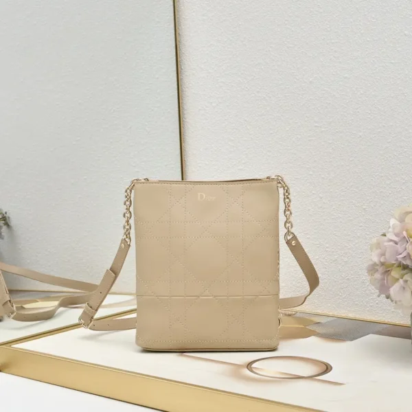 Small Vertical Trianon Bag with Chain (10)