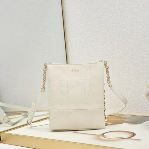 Small Vertical Trianon Bag with Chain (28)