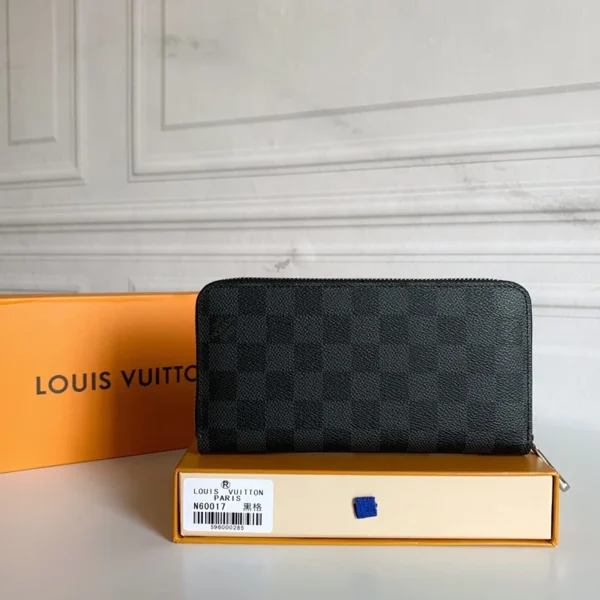 Zippy Wallet Black Damier with box