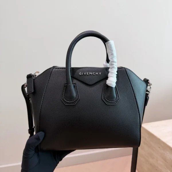 Mini Antigona bag in grained leather