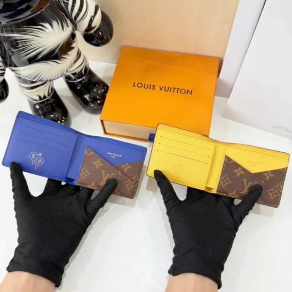 Multiple Wallet