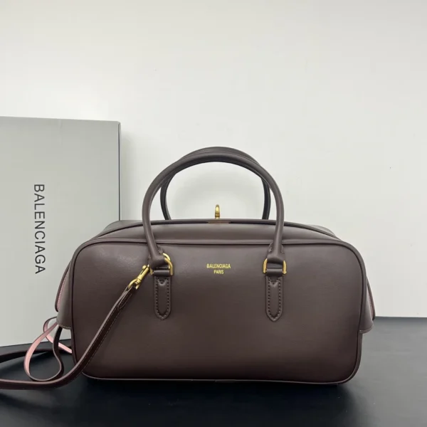 Le 7 Bowling Bag Medium gold logo coffee