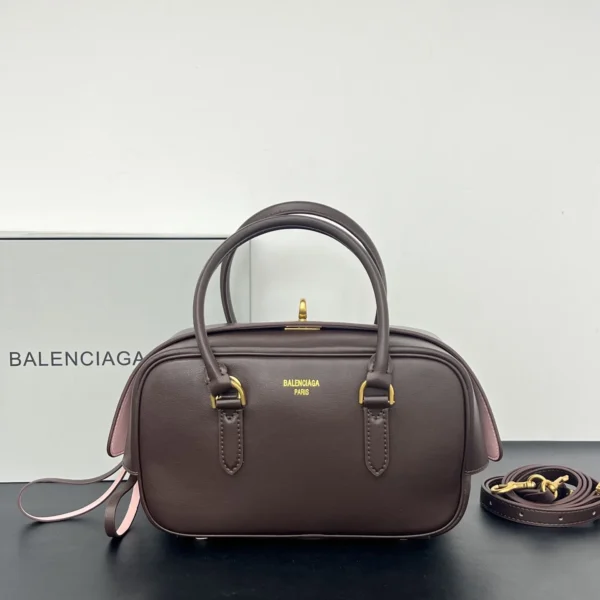 Le 7 Bowling Bag Small gold logo coffee
