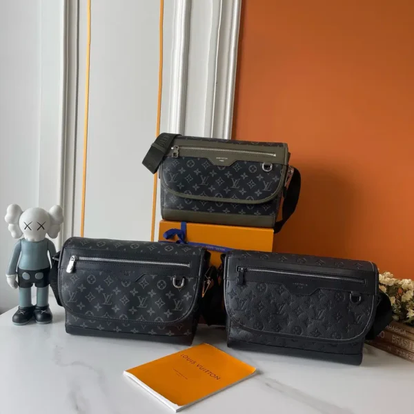 Monogram Eclipse Courrier Messenger