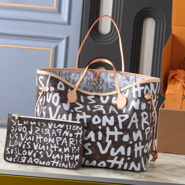 Monogram Graffiti Neverfull MM light gray
