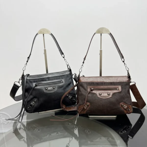 Men's Le City Flap Messenger Bag Small in Black
