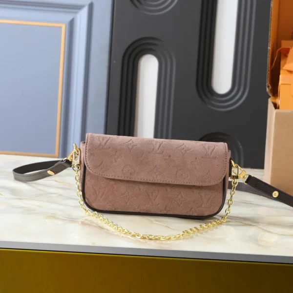 Wallet On Chain Ivy Beige Trench